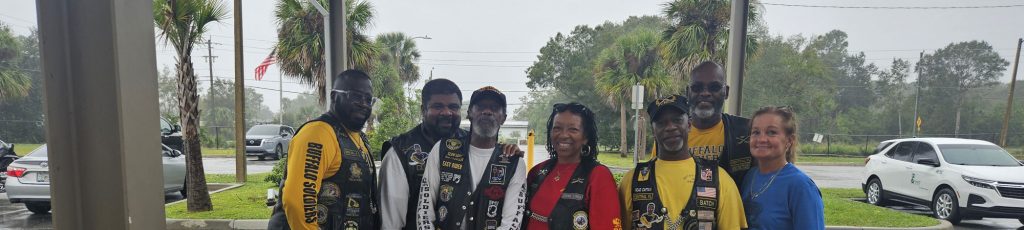 Assisting the Cocoa West Recreation Center in giving out Thanksgiving meals